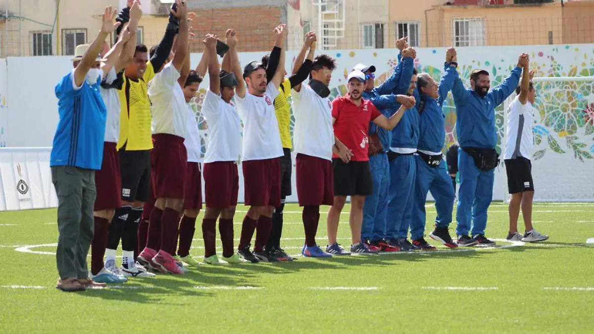 El Tricolor saludando a su afición para agradecerle el apoyo